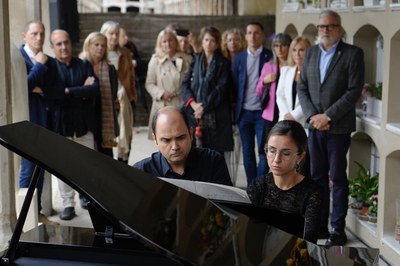 L’homenatge ha finalitzat amb l’actuació del Viñes Piano Duo, integrat per Marta Castelló i Enric Prió, ambdós pianistes professors del Conservatori ….