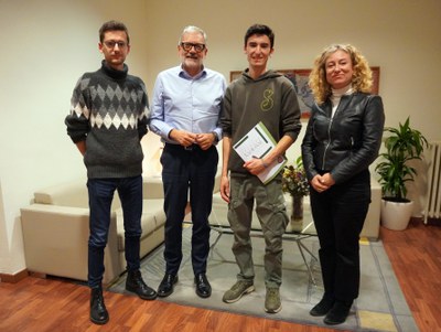 Reunió a la Paeria de l'alcalde, Fèlix Larrosa, i de la regidora Pilar Bosch amb la Colla Bastenora del Pla de l'Aigua de Lleida..