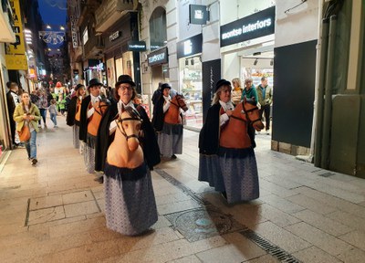 Els Cavallets del Corpus de Lleida durant la cercavila per l'Eix Comercial.