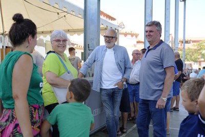 L'alcalde, Fèlix Larrosa, ha compartit una estona amb els veïns i veïnes de Llívia amb motiu de la seva festa major..