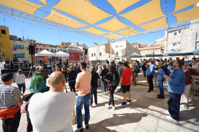 El regidor de Festes, Xavi Blanco, ha assistit al concert de “La Violeta”, a la plaça del Dipòsit.