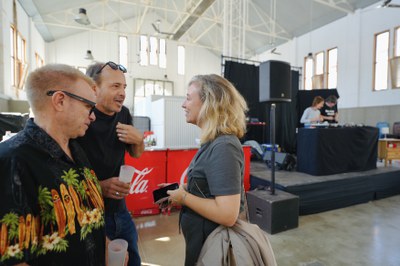 La regidora de Cultura, Pilar Bosch, ha visitat les activitats de la zona gastronòmica del Mercat del Pla.