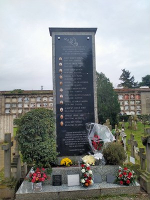 Imatge de la nova placa del monument als afusellats de la població de l'Albagés.