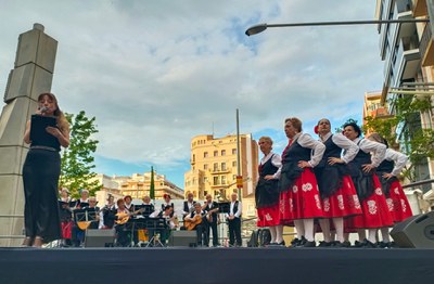 Actuacions foklòriques aquesta tarda a la plaça de Ricard Viñes amb la Rondalla del Centro Extremeño de Lleida i Toxos e Xestas & T-Folk..