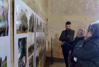 El tinent d'alcalde Carlos Enjuanes ha participat en la inauguració de l’exposició "Vint-i-cinc anys de veïnatge” de l’associació Veïns del Món Solid….