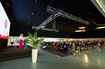 Una trentena de delegacions internacionals han conegut, en un acte a la Llotja, diverses experiències d’èxit d’empreses lleidatanes referents al món..