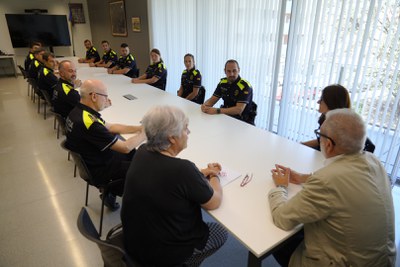 L'alcalde Larrosa ha saludat els i les nous agents que s'han incorporat a la Guàrdia Urbana..