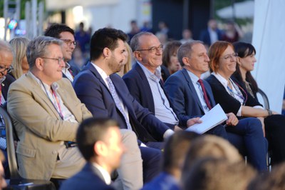 Una nombrosa representació d'autoritats de Lleida han assistit a la inaguració de les noves dependències de l'empresa..