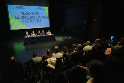 La presentació dels Premis Literaris 2023 s'ha fet al Teatre Municipal de l'Escorxador.