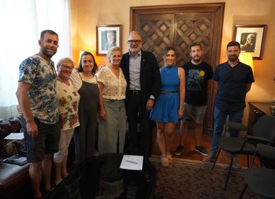 L’alcalde, Fèlix Larrosa, s'ha reunit amb representants de l’AV Magraners..