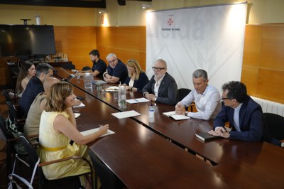 Reunió a la Paeria per reflexionar sobre la nova Llei d’habitatge amb agents del sector a Lleida..