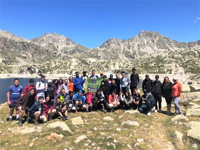40 joves van participar aquest dimecres en la ruta senderista a la Vall Fosca en el marc de la programació d’estiu de Lleida Jove..