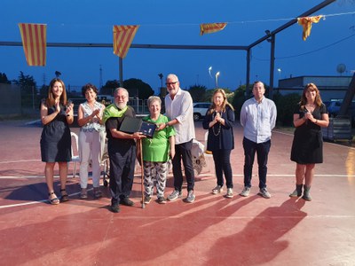 L'alcalde, Fèlix Larrosa, ha entregat una placa commemorativa a l'equip guanyador: "Camí de la Mariola".