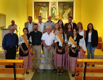 L'alcalde accidental, Carlos Enjuanes, el president de l'EMD de Sucs, Guillem Boneu, les regidores Jordina Freixanet i Rosa Jové, la presidenta accidental de l'EMD de Raimat, Antonieta Brieba, i altres membres de les EMD i de les seves juntes veïnals han assistit a la Missa en honor a la Mare de Déu de l'Assumpció.