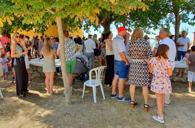 El vermut popular s'ha celebrat després de la missa a la pista d'estiu del poble.