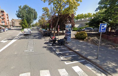 El tram de carrer de l'avinguda Rosa Parks on s'actuarà demà, davant del CAP.