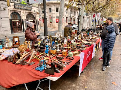 Les parades del Mercat de la Rambla, a l'avinguda Francesc Macià.