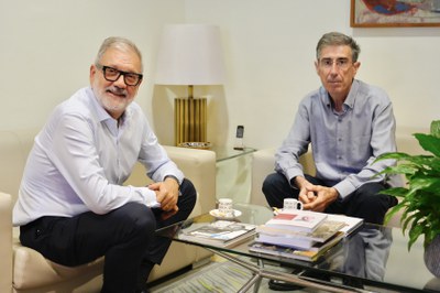 El paer en cap, Fèlix Larrosa, ha mantingut una trobada institucional a l’Ajuntament de Lleida amb el rector de la Universitat de Lleida, Jaume Puy.