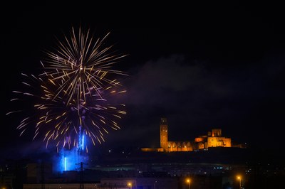 Los actos de las Fiestas de Otoño han finalizado a las 22 h, con el castillo de fuegos que se ha lanzado desde el margen izquierdo del río Segre, a cargo de la Pirotecnia Catalana.