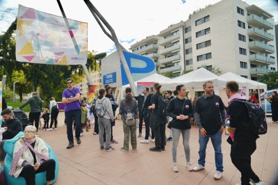 El concejal de Juventud, Educación y Empleo, Xavi Blanco, con organizadores del Lleida Jove Fest.