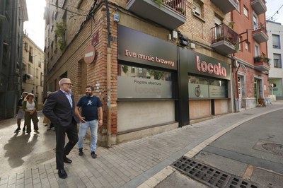 El alcalde ha visitado hoy las obras del nuevo establecimiento de la calle Lluís Besa.