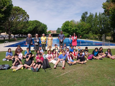 La campaña se ha presentado hoy en las piscinas de Balàfia a los niños i niñas participantes en las actividades de Esportmania.