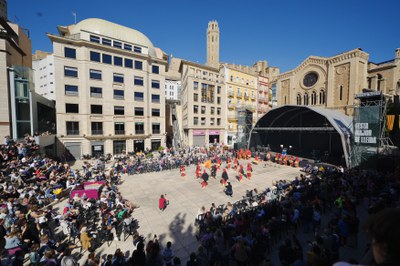 Los Diablos de Lleida han iniciado el pase de lucimiento en la plaza Sant Joan.