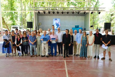 El alcalde, Fèlix Larrosa, la teniente de alcalde, Begoña Iglesias, y otros miembros de la corporación han asistido al acto de homenaje a las personas mayores de Raimat.