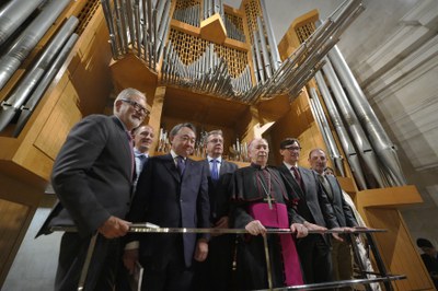 El acto ha contado con la presencia del presidente de la Generalidad de Cataluña, Salvador Illa; el consejero de Justicia y Calidad Democrática, Ramon Espadaler; el alcalde, Fèlix Larrosa, el presidente de la Diputación de Lleida, Joan Talarn; el obispo de Lleida, Salvador Giménez, y el presidente de la fundación Ueno-Gauken Educational de Tokio, Yoshiharu Ishibasi, entidad que ha dado el órgano al Obispado, entre otras autoridades representativas de la ciudad.