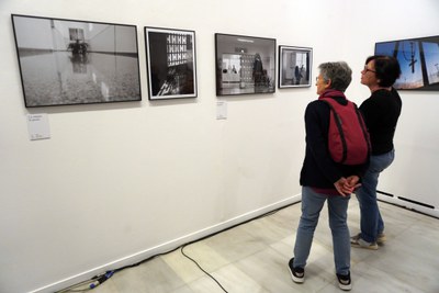 Inauguración de “Mujeres Invisibles. Traspasando el objetivo” en la Sala de Exposiciones del Ayuntamiento de Lleida..