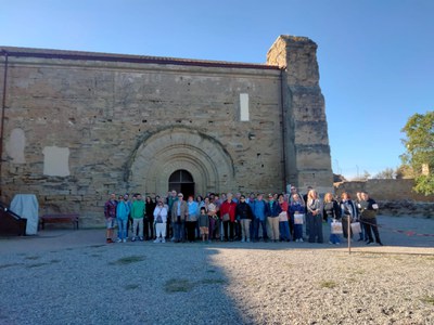 Los 23 premiados con sus familias en el Castillo de Templarios de Gardeny.